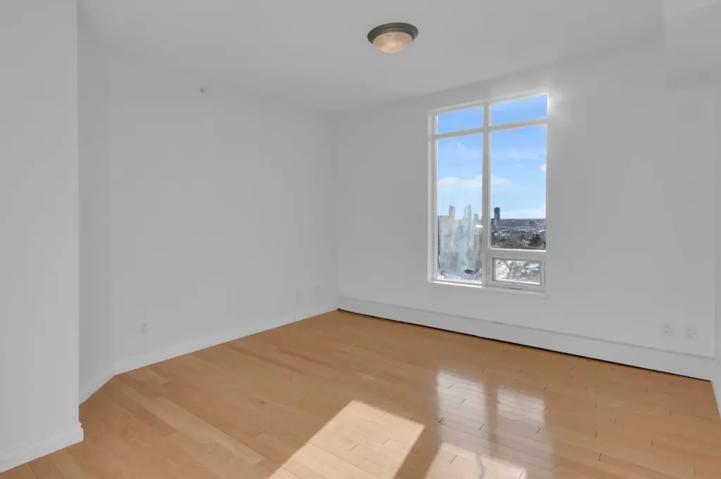 1718 14 Avenue NW Calgary AB T2N 4Y7