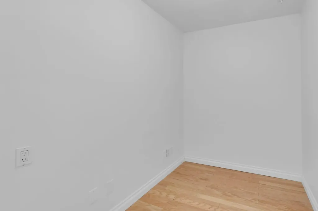 1718 14 Avenue NW Calgary AB T2N 4Y7
