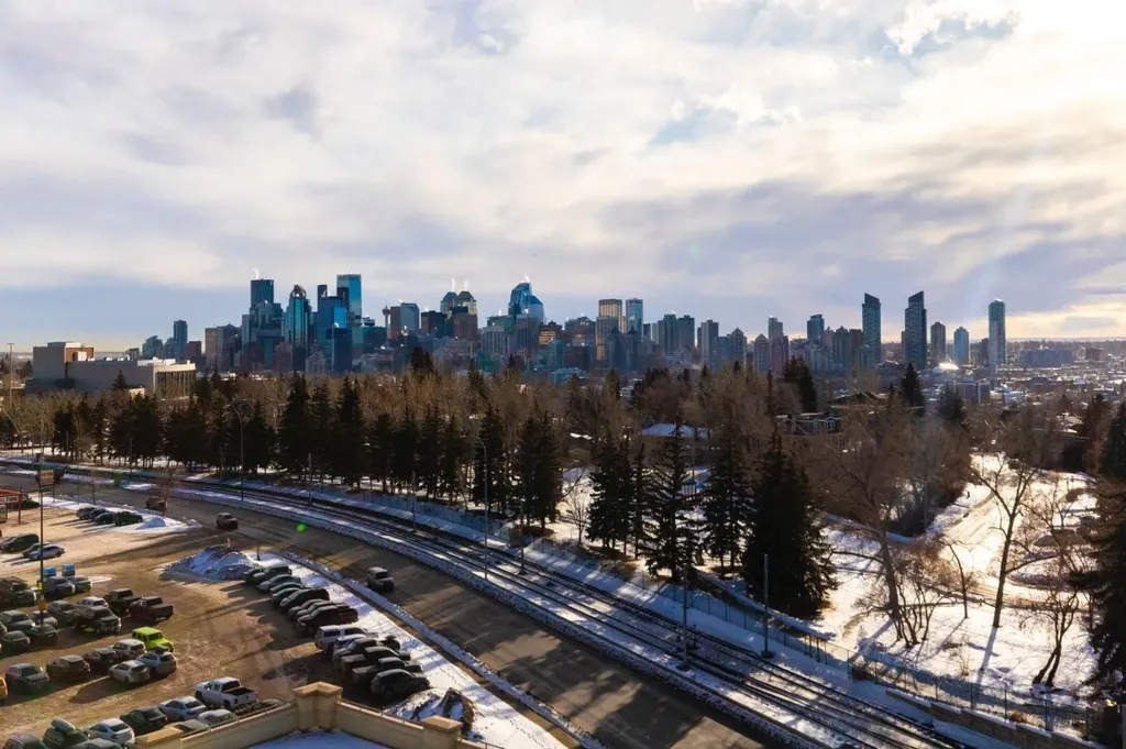 1718 14 Avenue NW Calgary AB T2N 4Y7