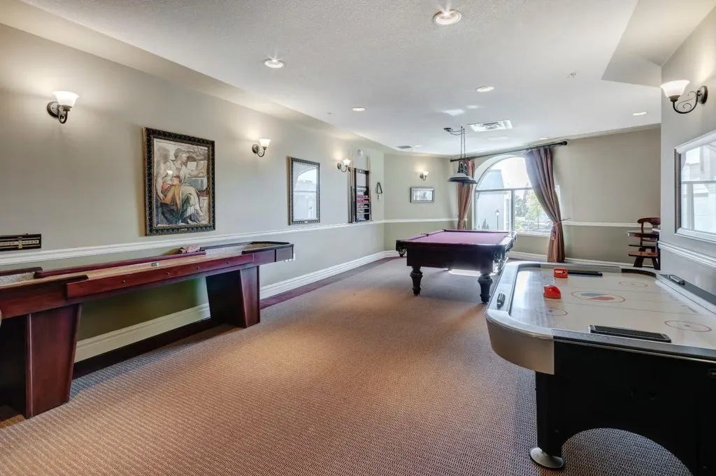 1718 14 Avenue NW Calgary AB T2N 4Y7