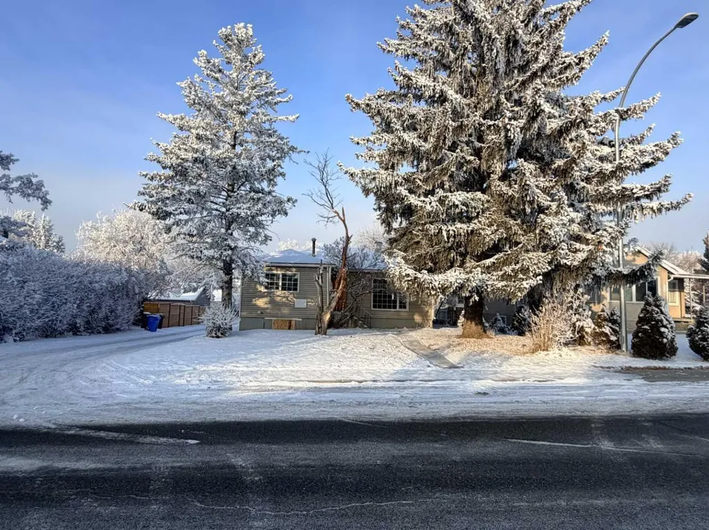324 27 Avenue NE Calgary AB T2E2A2