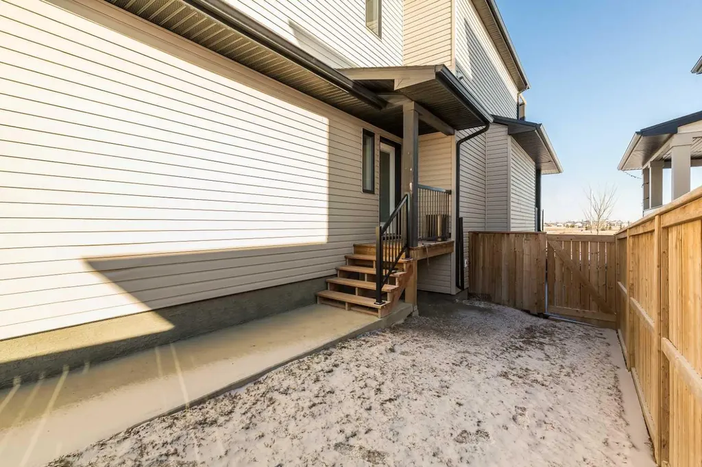 308 Grassland Boulevard W Lethbridge AB T1J 5V1