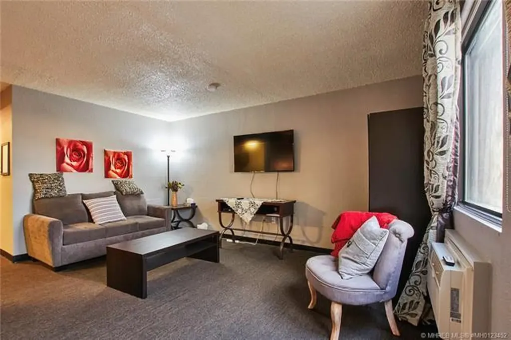 913 19a Avenue Coaldale AB T1M 1A4