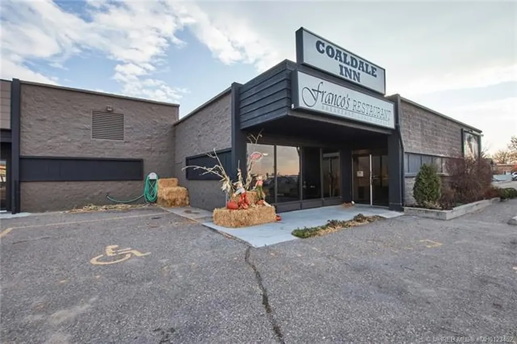 913 19a Avenue Coaldale AB T1M 1A4