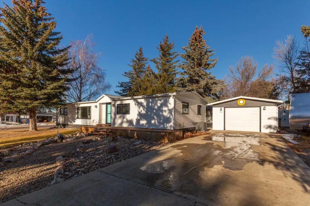 101 6 Avenue NE Milk River AB T0K 1M0