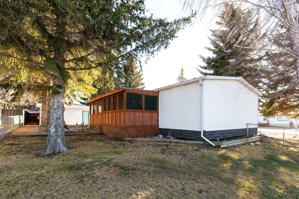 101 6 Avenue NE Milk River AB T0K 1M0