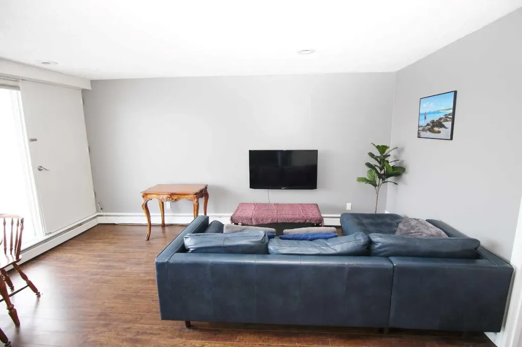 1612 14 Avenue SW Calgary AB T3C 0W5
