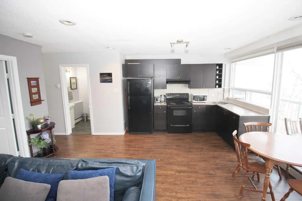 1612 14 Avenue SW Calgary AB T3C 0W5