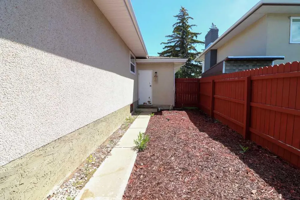2120 11 Avenue NE Medicine Hat AB T1C 1K9