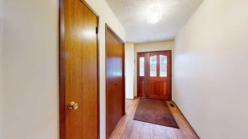 2120 11 Avenue NE Medicine Hat AB T1C 1K9