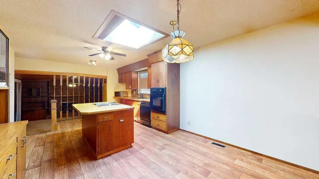 2120 11 Avenue NE Medicine Hat AB T1C 1K9