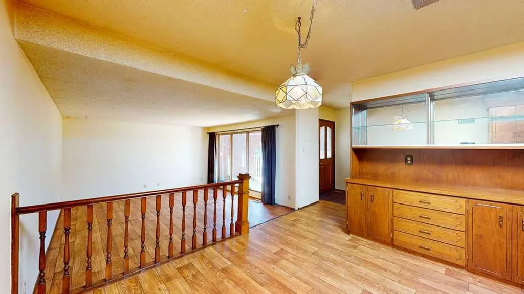 2120 11 Avenue NE Medicine Hat AB T1C 1K9