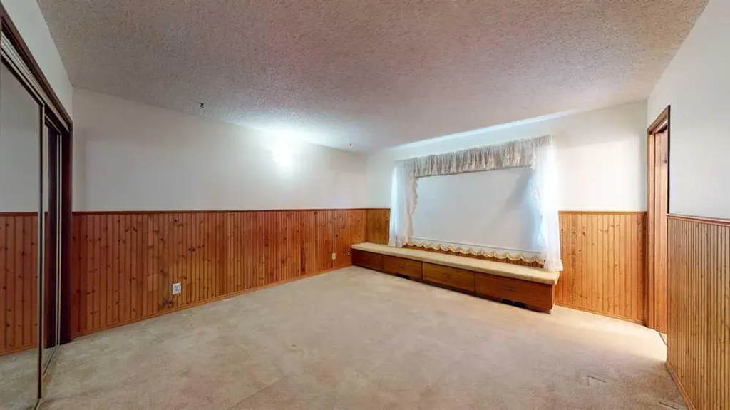 2120 11 Avenue NE Medicine Hat AB T1C 1K9