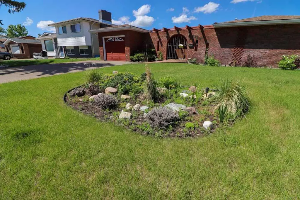 2120 11 Avenue NE Medicine Hat AB T1C 1K9