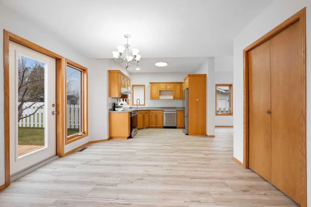 4006 59 Avenue Close Lloydminster AB T9V 2R9