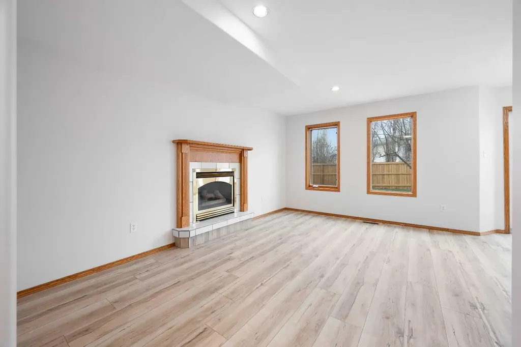 4006 59 Avenue Close Lloydminster AB T9V 2R9