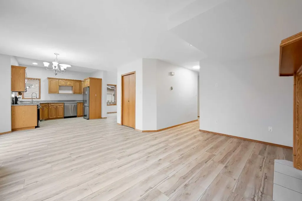 4006 59 Avenue Close Lloydminster AB T9V 2R9