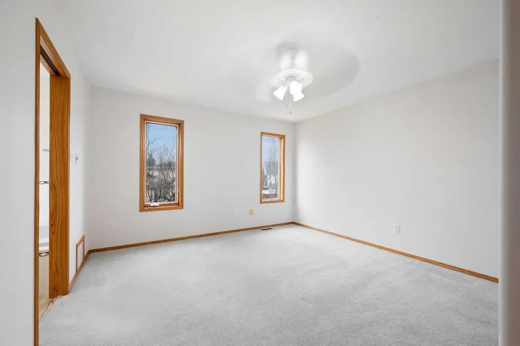 4006 59 Avenue Close Lloydminster AB T9V 2R9