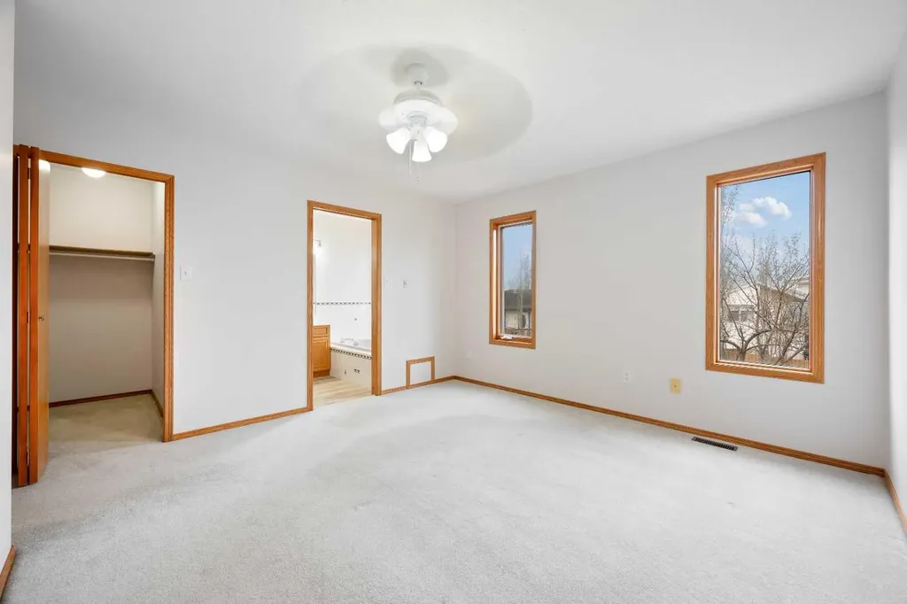 4006 59 Avenue Close Lloydminster AB T9V 2R9