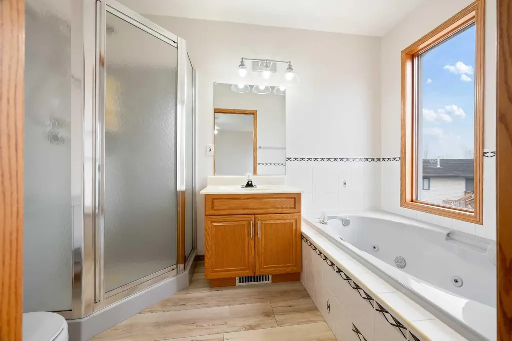 4006 59 Avenue Close Lloydminster AB T9V 2R9