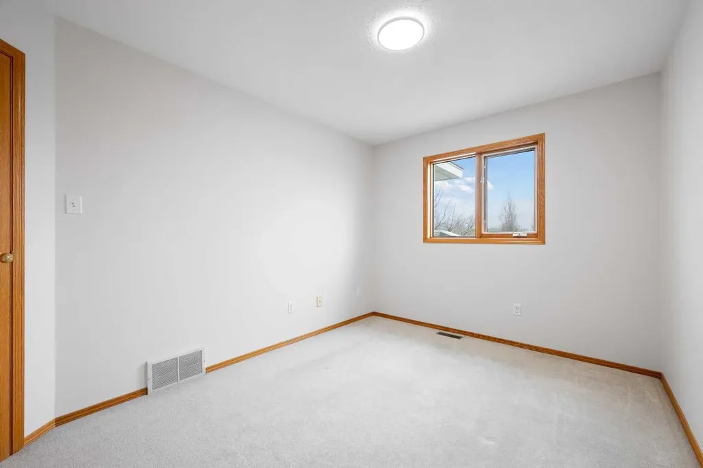4006 59 Avenue Close Lloydminster AB T9V 2R9