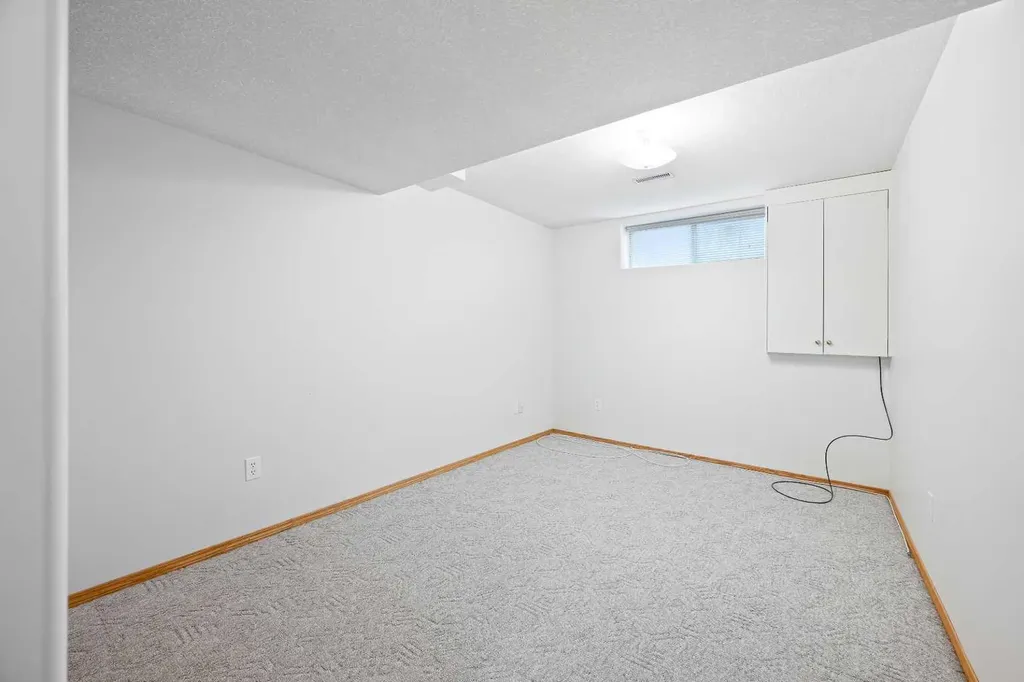4006 59 Avenue Close Lloydminster AB T9V 2R9