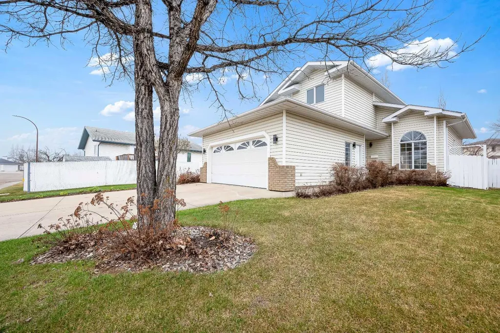 4006 59 Avenue Close Lloydminster AB T9V 2R9