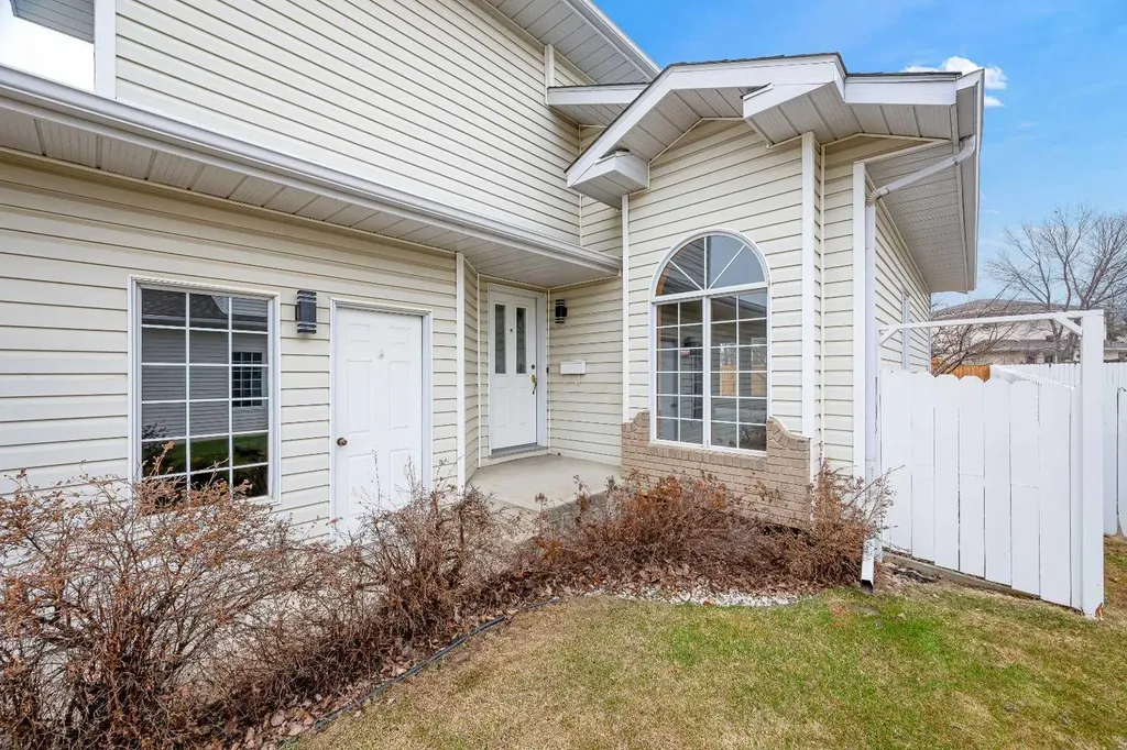 4006 59 Avenue Close Lloydminster AB T9V 2R9