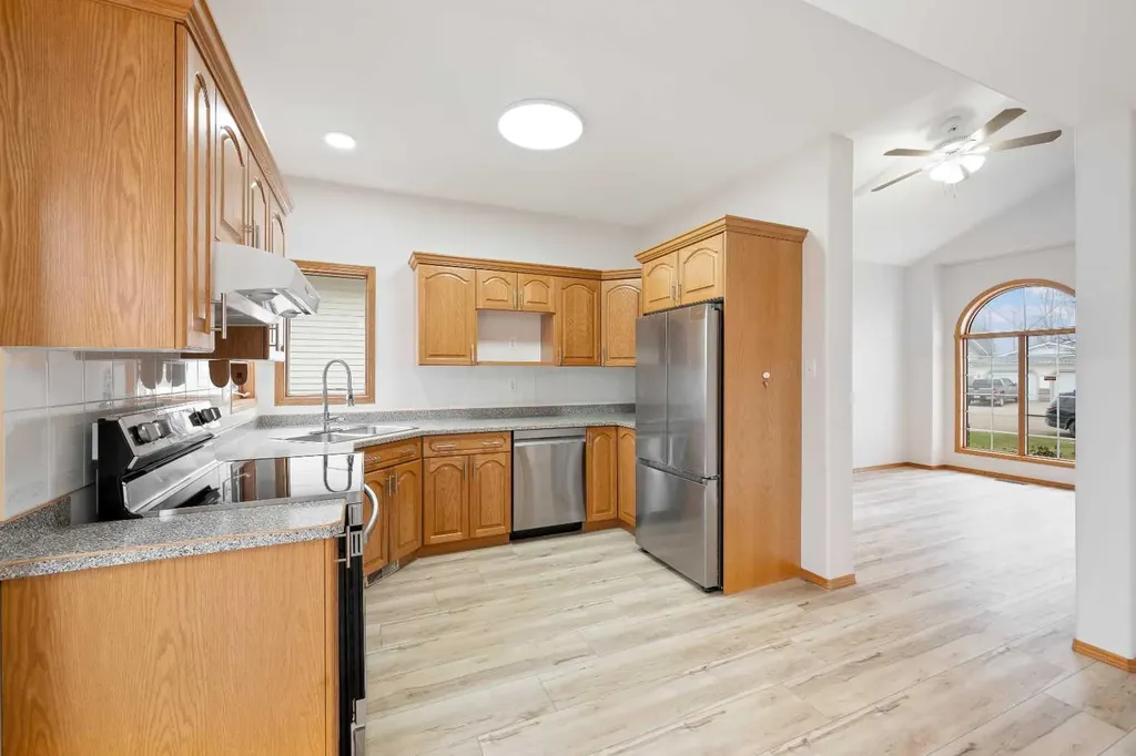 4006 59 Avenue Close Lloydminster AB T9V 2R9