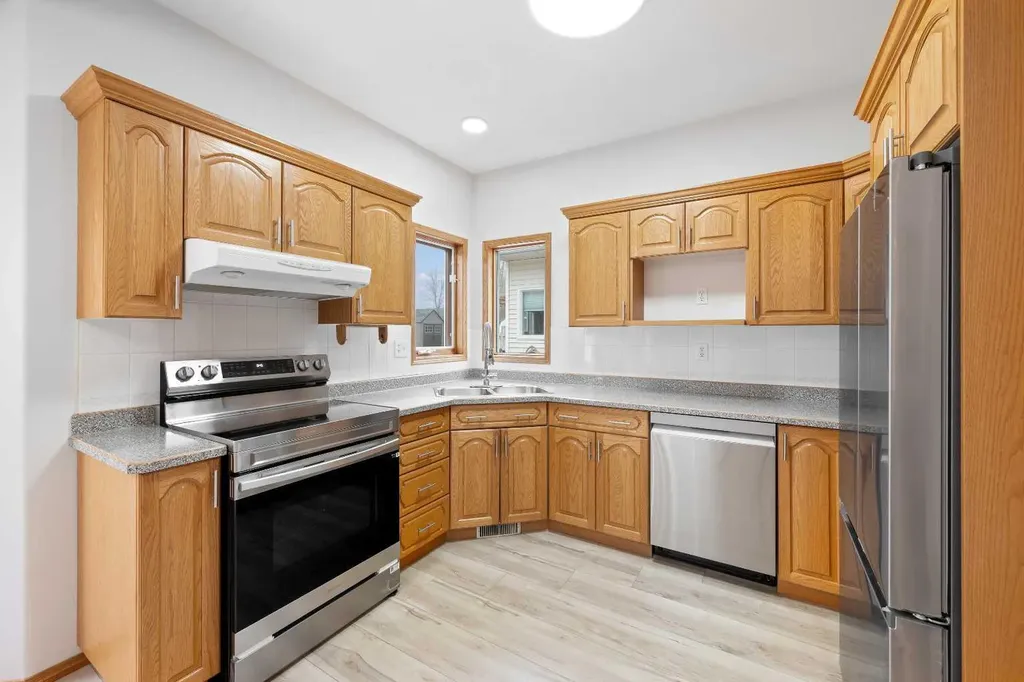 4006 59 Avenue Close Lloydminster AB T9V 2R9