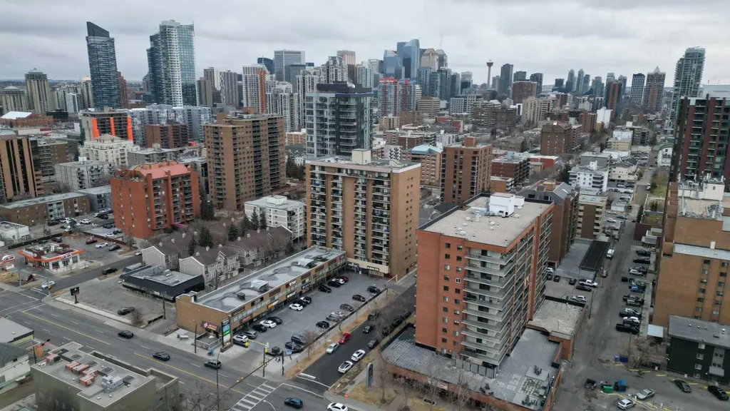 1330 15 Avenue SW Calgary AB T3C 3N6
