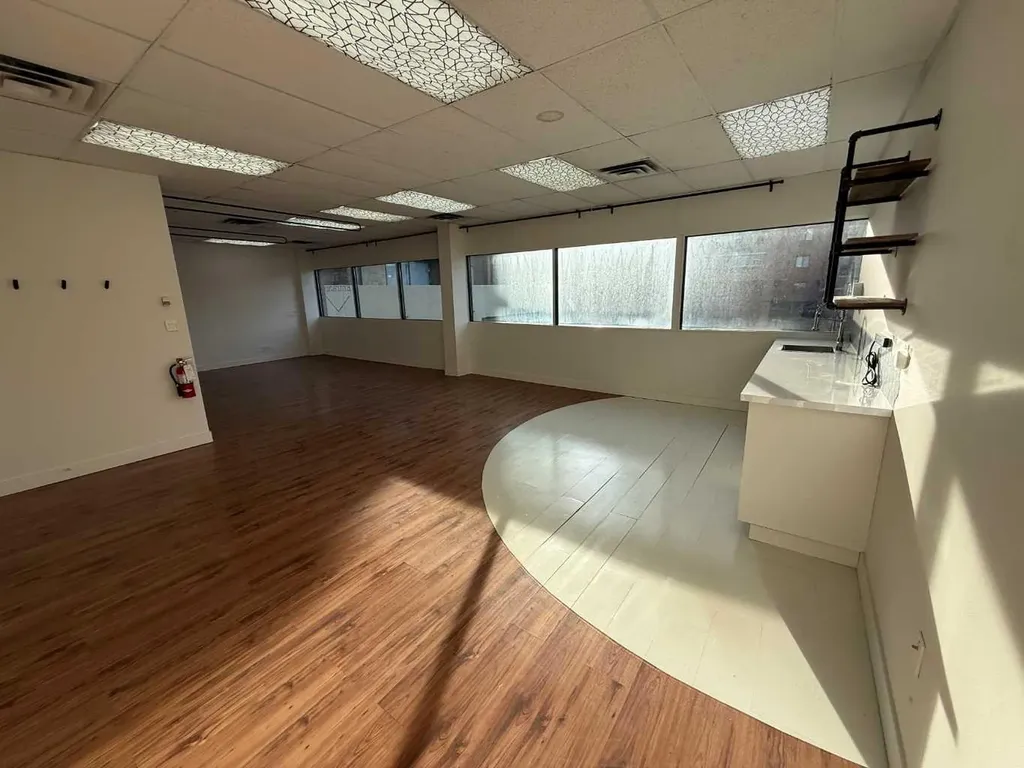 1330 15 Avenue SW Calgary AB T3C 3N6