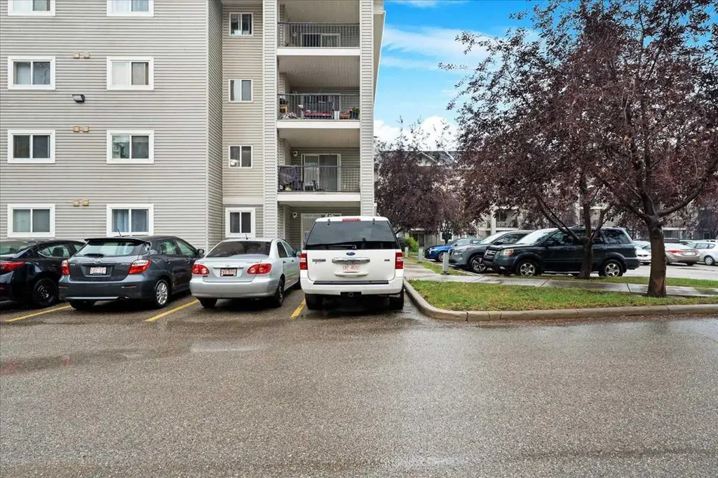 4975 130 Avenue SE Calgary AB T2Z 4M5