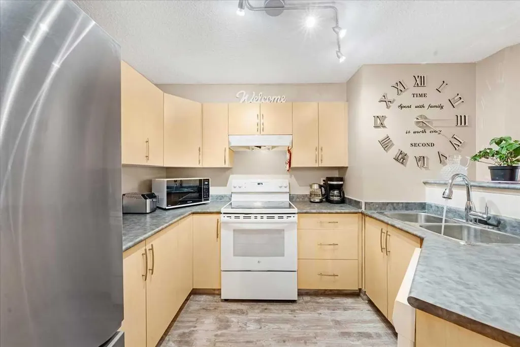 4975 130 Avenue SE Calgary AB T2Z 4M5