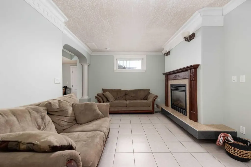 158 Pickles Crescent Fort Mcmurray AB T9K 2T7