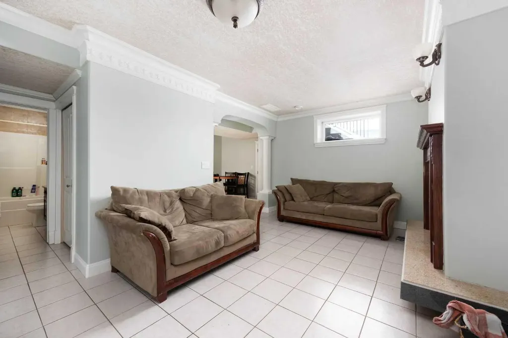 158 Pickles Crescent Fort Mcmurray AB T9K 2T7