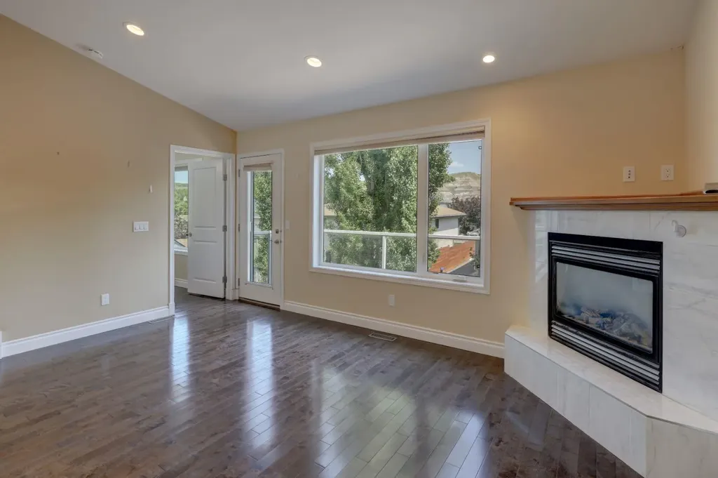 12 Garden Way Drumheller AB T0J 0Y5
