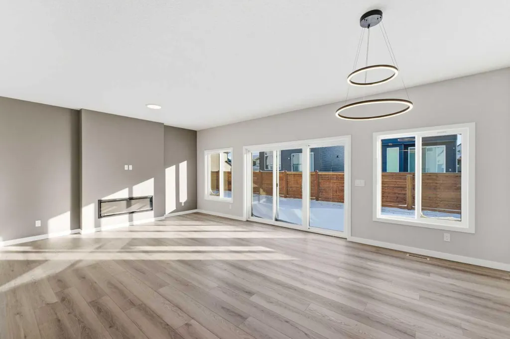 921 Chinook Winds Meadow SW Airdrie AB T4B 5P8