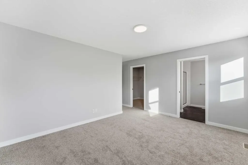 921 Chinook Winds Meadow SW Airdrie AB T4B 0R7