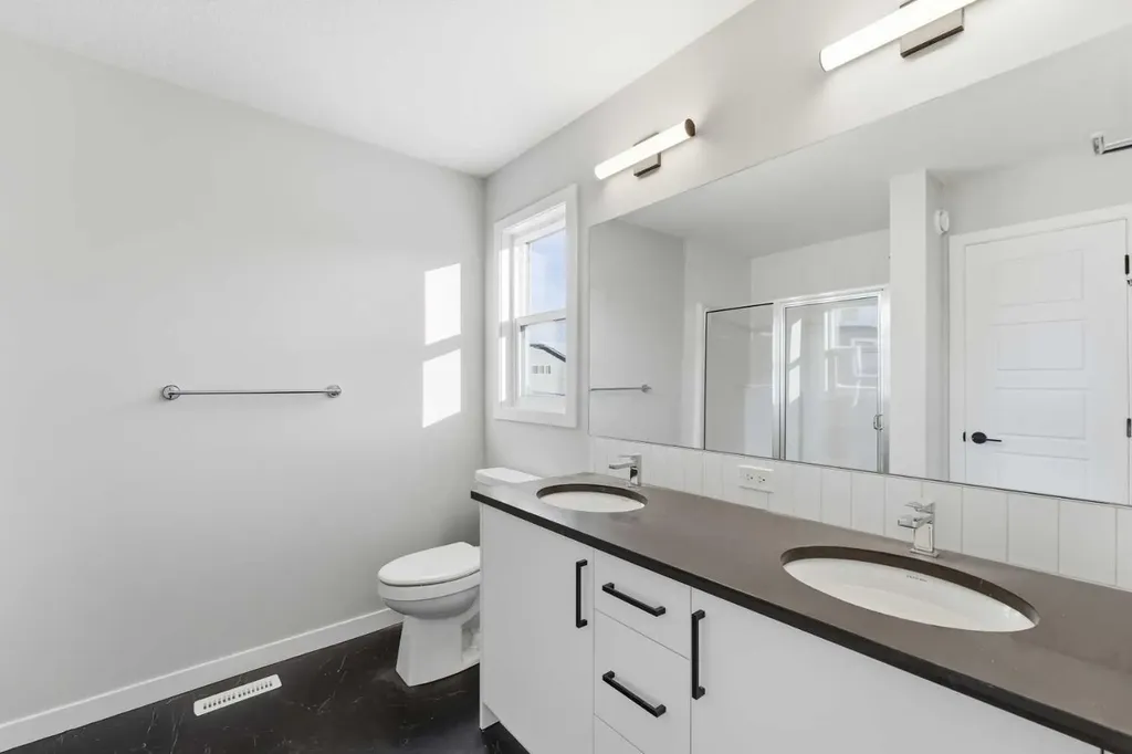 921 Chinook Winds Meadow SW Airdrie AB T4B 0R7