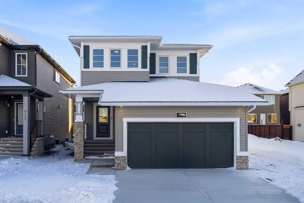 921 Chinook Winds Meadow SW Airdrie AB T4B 0R7