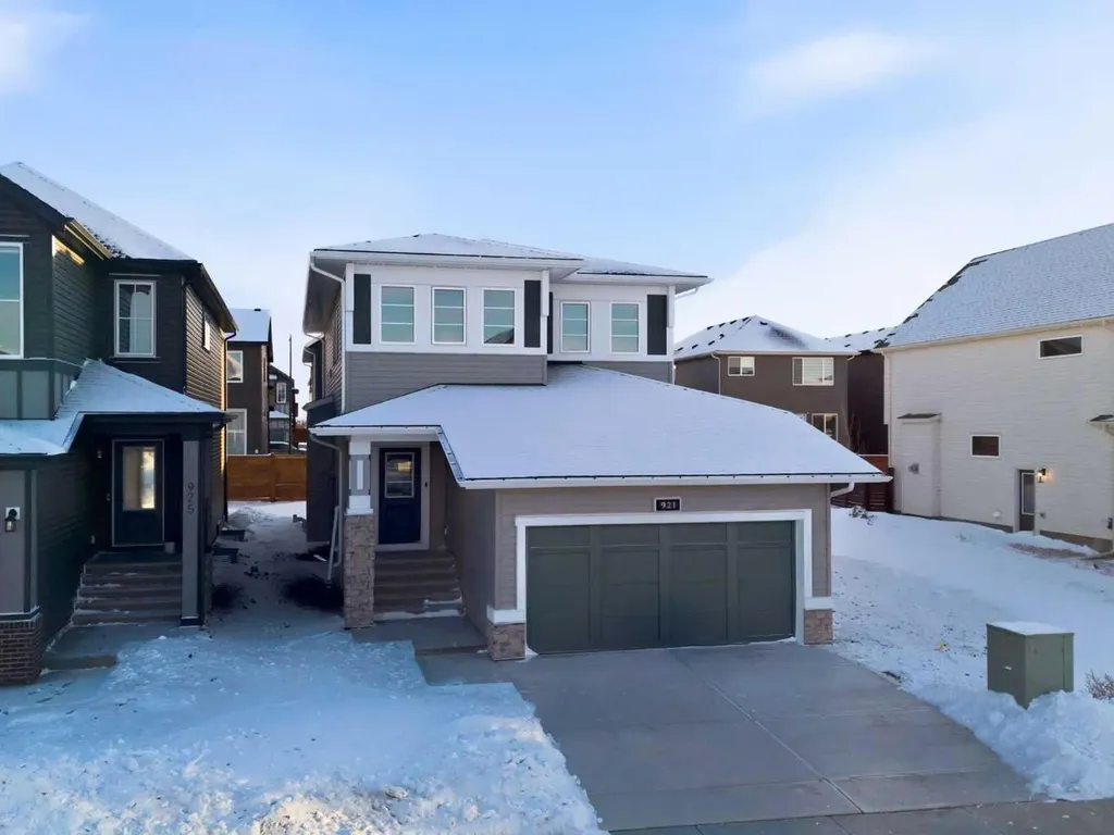 921 Chinook Winds Meadow SW Airdrie AB T4B 0R7