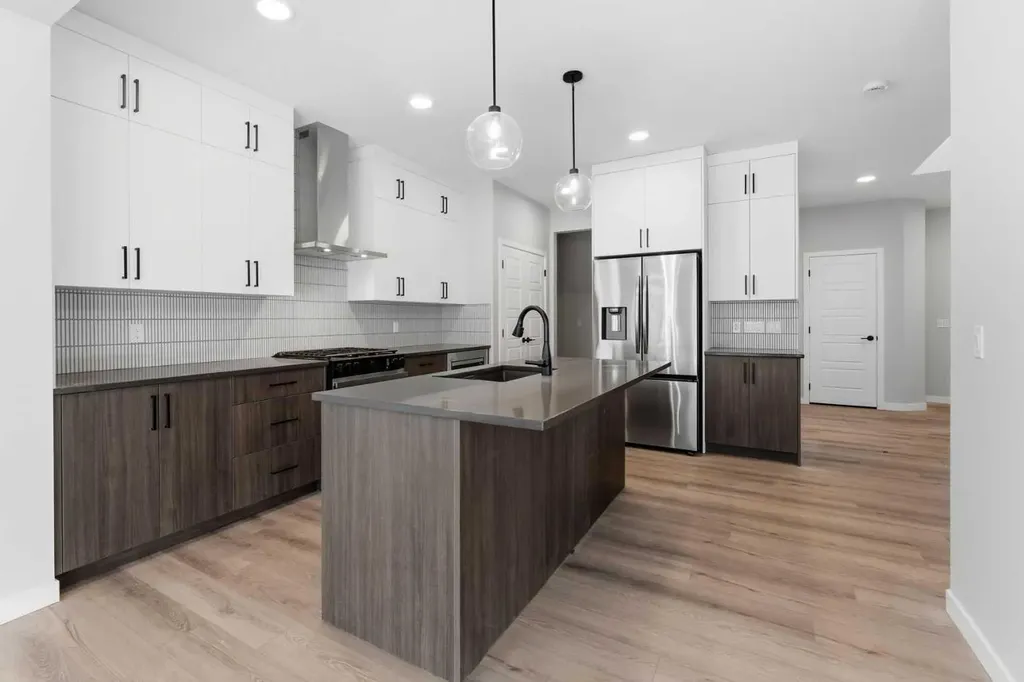921 Chinook Winds Meadow SW Airdrie AB T4B 0R7