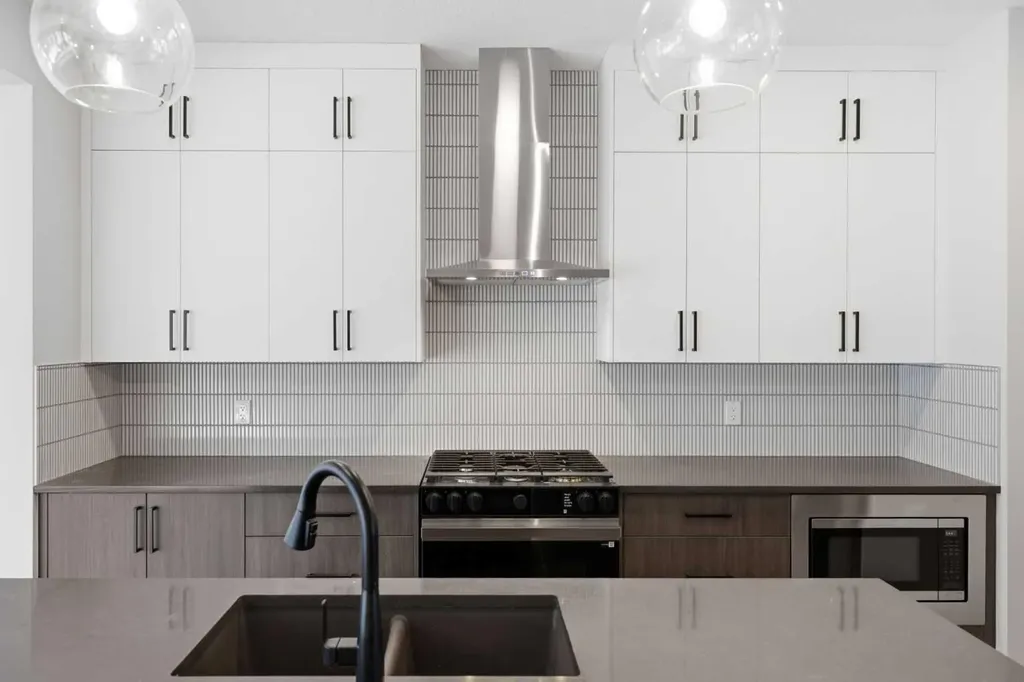 921 Chinook Winds Meadow SW Airdrie AB T4B 0R7