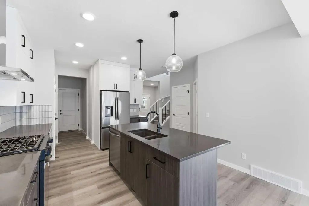 921 Chinook Winds Meadow SW Airdrie AB T4B 0R7