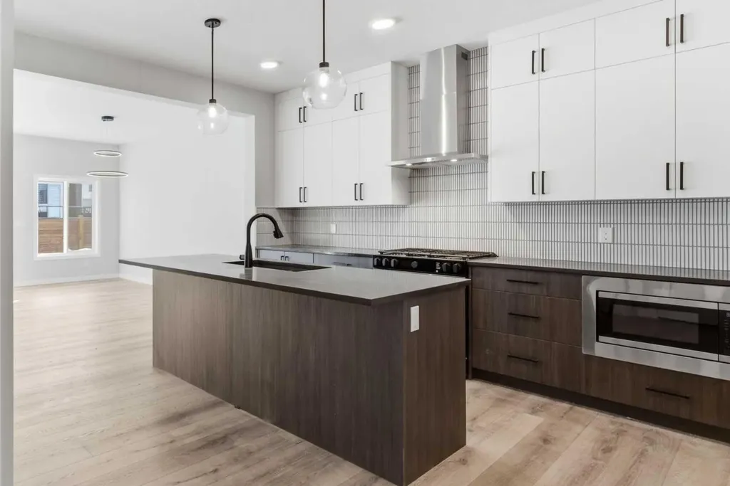 921 Chinook Winds Meadow SW Airdrie AB T4B 0R7
