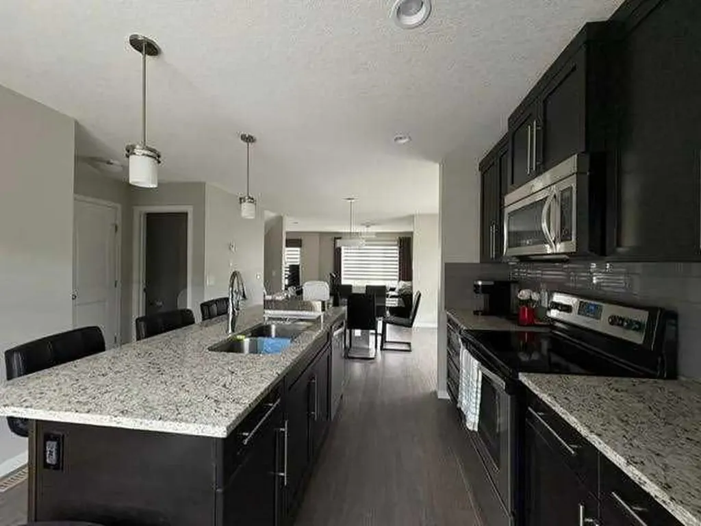 202 Evansridge Park NW Calgary AB T3P0N7