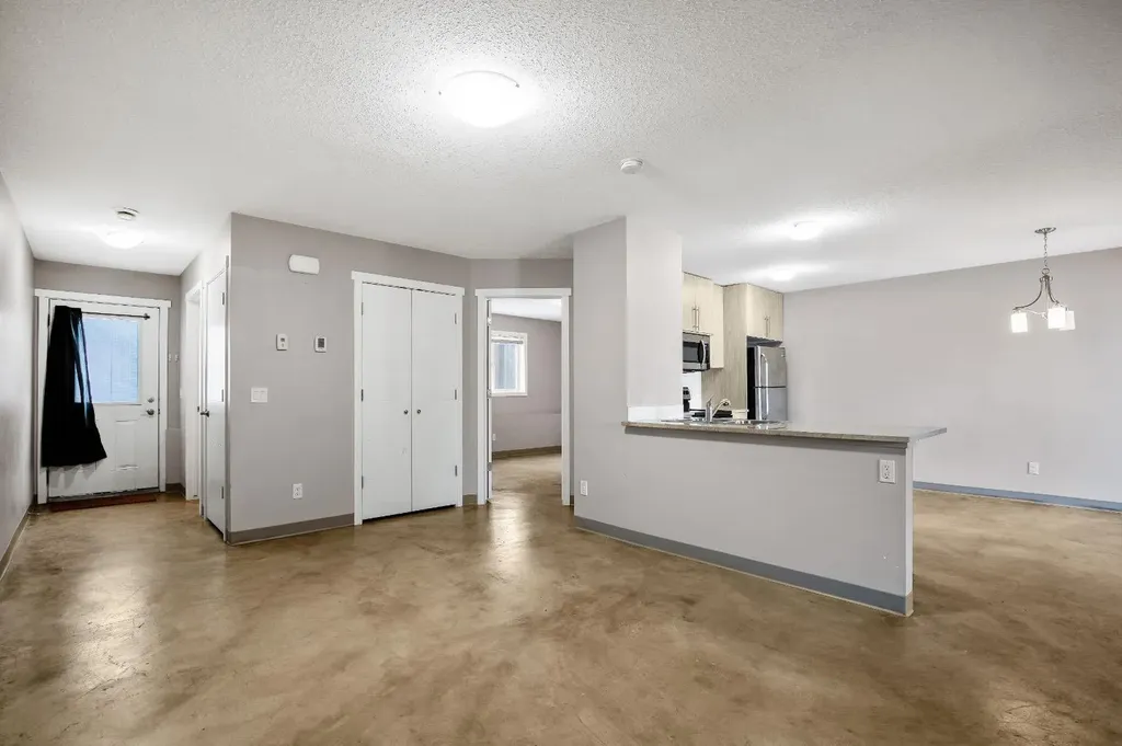 204 6 Avenue Strathmore AB T1P 1S3