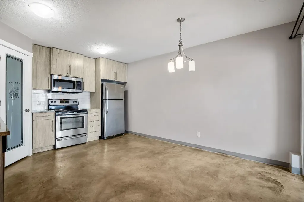 204 6 Avenue Strathmore AB T1P 1S3