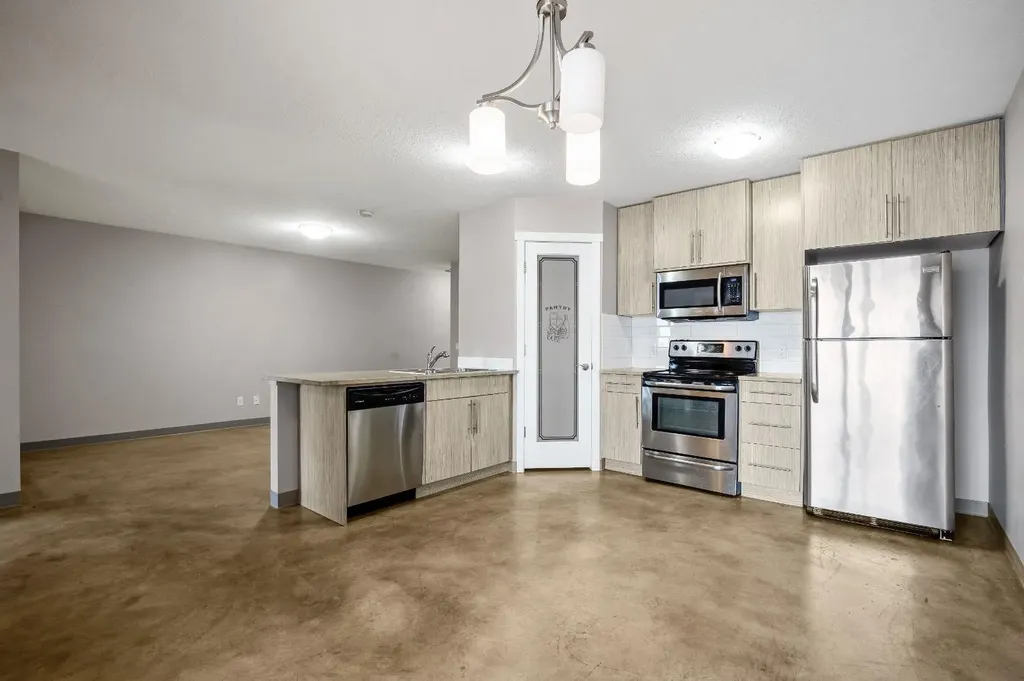 204 6 Avenue Strathmore AB T1P 1S3